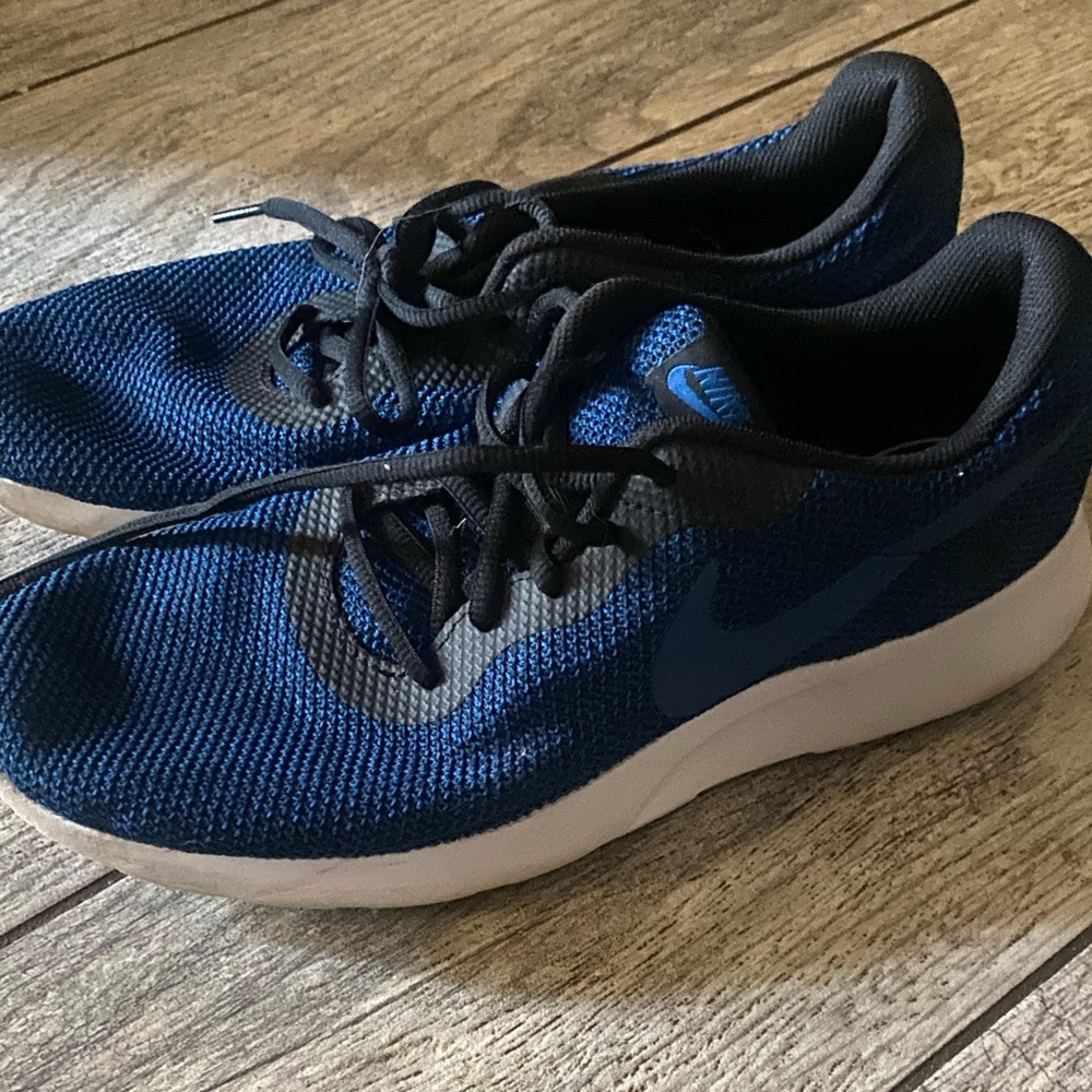 Men’s Nike shoes